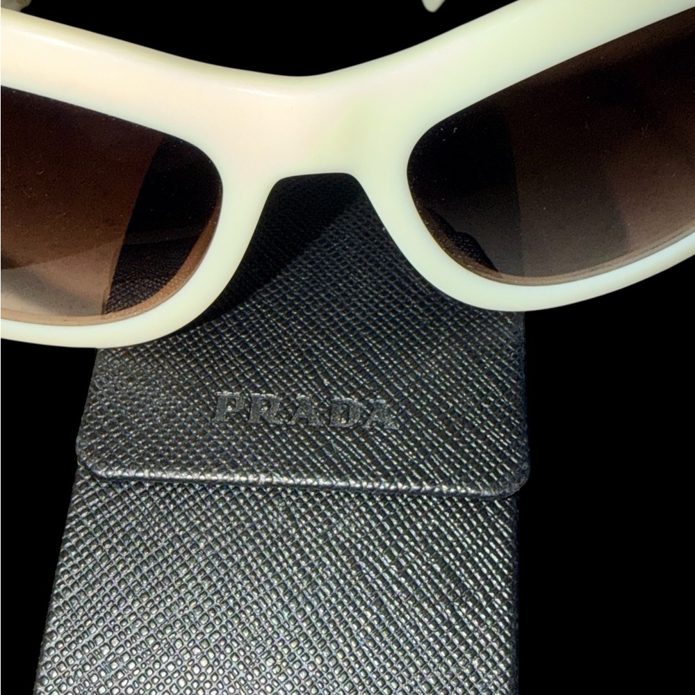 Prada AUTHENTIC Sunglasses made in Italy CE SPR 05N 125 - Picture 9 of 14